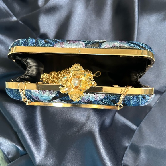 Beautiful Cocktail Purse. - Picture 6 of 6